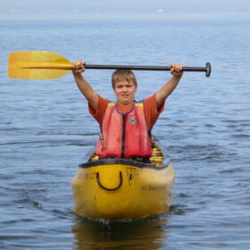 Michael vor Jahren als Jugendlicher im Kanu auf dem See